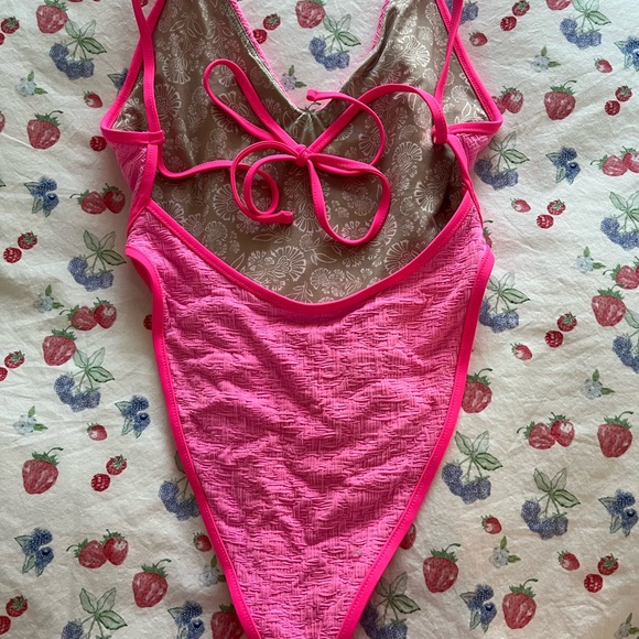 Free-est Amber One Piece Swimsuit - Picture 3 of 11